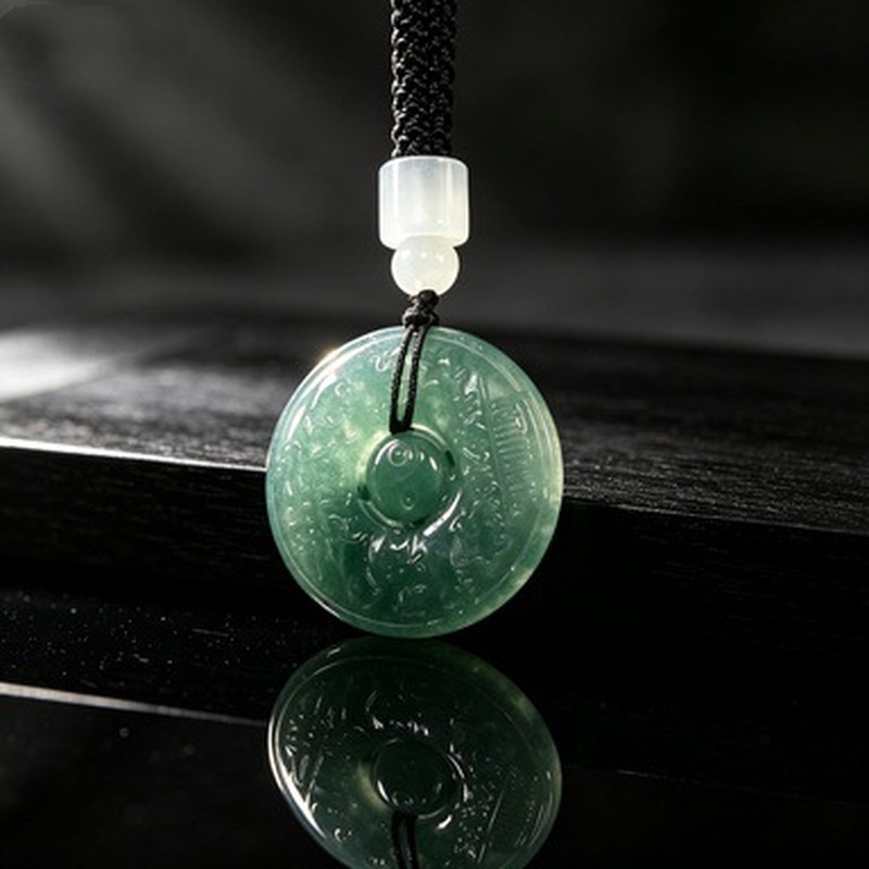 Pendentif rond en jade 