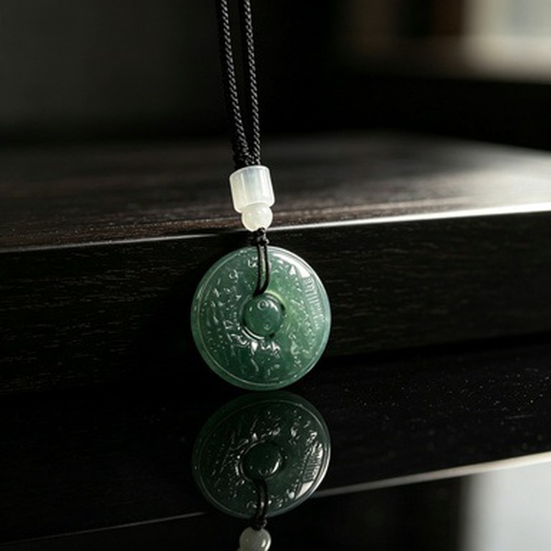 Pendentif rond en jade 